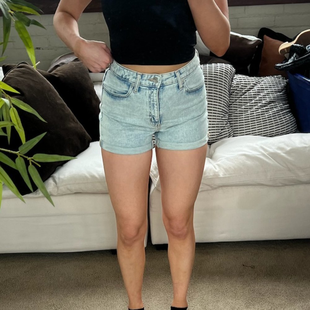 light wash jean shorts - Picture 3 of 5